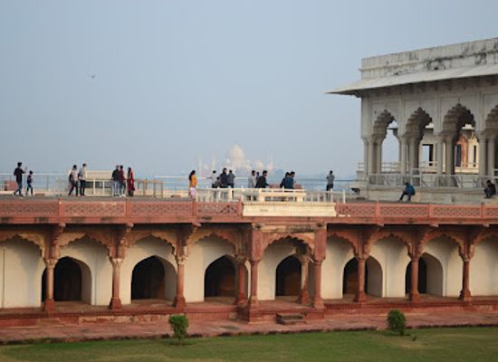 india/agra/landmark/takht-e-jahangir