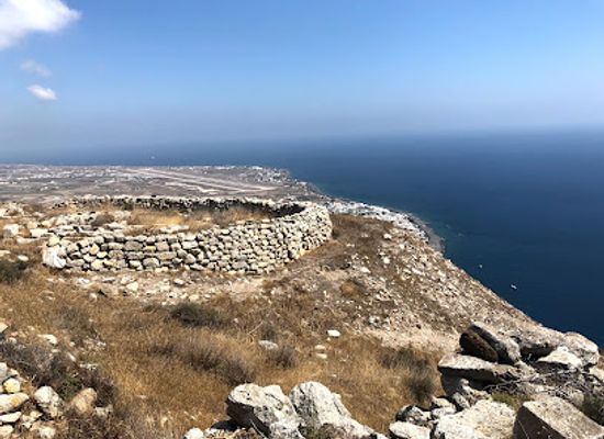 greece/santorini/landmark/sanctuary-of-artemidorus