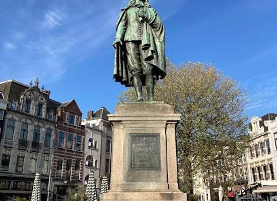 netherlands/delfland/landmark/standbeeld-van-johan-de-witt