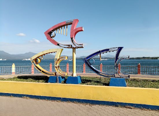 philippines/puerto-princesa/landmark/puerto-princesa-city-baywalk-christmas-tree
