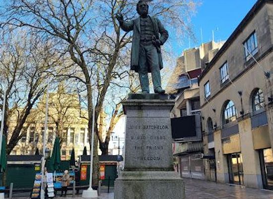 united-kingdom/south-glamorgan/landmark/john-batchelor-statue