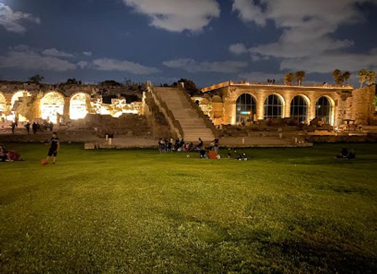 israel/caesarea/caesarea-port/landmark/merkaz-mvbkrym-nml-qysryh