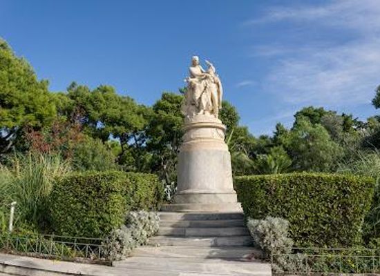 greece/athens/landmark/estatua-de-lord-byron