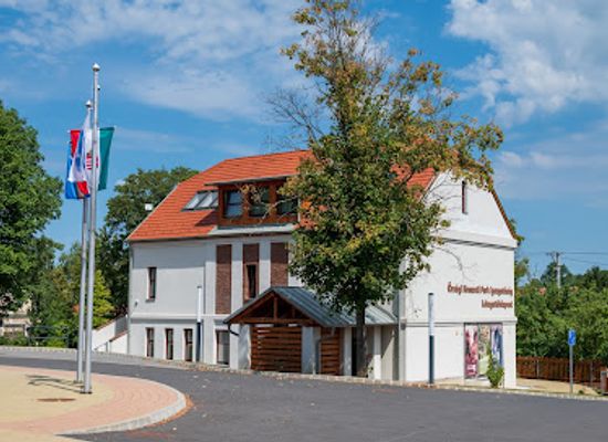 hungary/orseg/landmark/tourinform-orseg