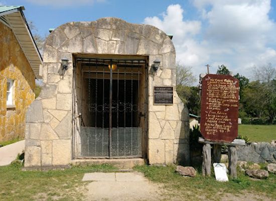 texas/hill-country/landmark/cave-without-a-name