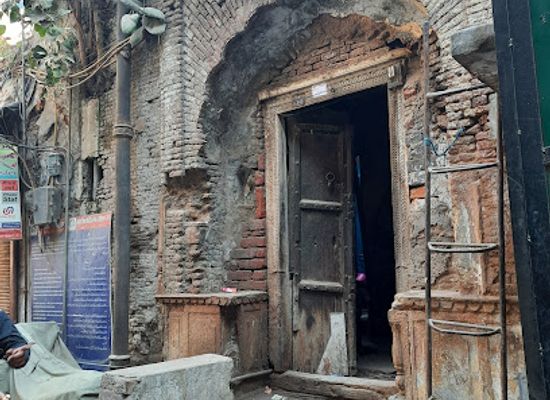 india/delhi/chandni-chowk/landmark/razia-sultan-tomb