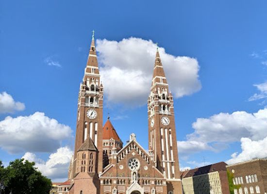 hungary/szeged/dom-ter/landmark/musical-clock