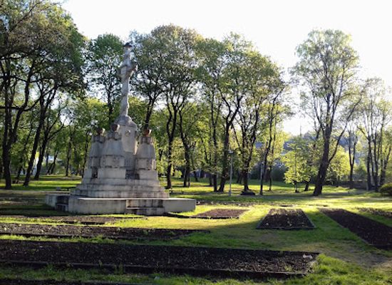 lithuania/kaunas/landmark/ramybes-park-old-cemetery