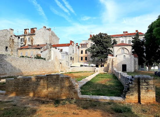 croatia/pula/landmark/church-of-st-maria-formosa