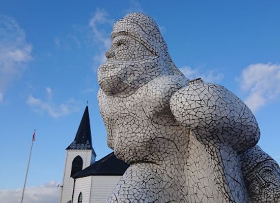 united-kingdom/glamorgan/landmark/the-scott-antarctic-memorial-cardiff-bay