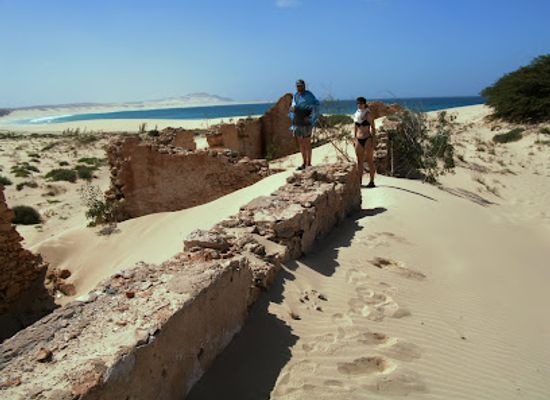 cabo-verde/praia-do-curral-velho/landmark/chamine-de-chaves