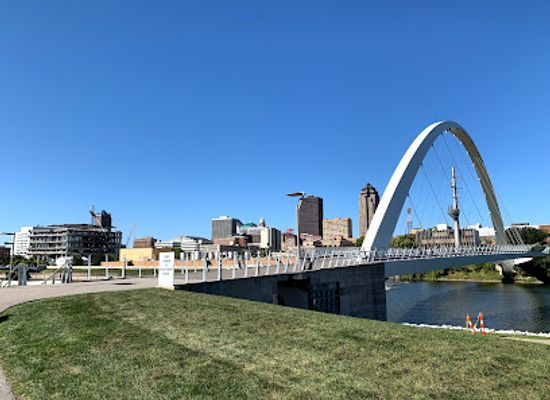 iowa/des-moines/landmark/iowa-women-of-achievement-bridge
