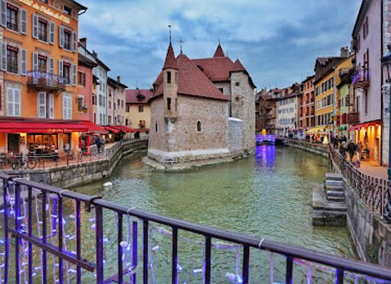 france/annecy/landmark/les-quais-d-annecy