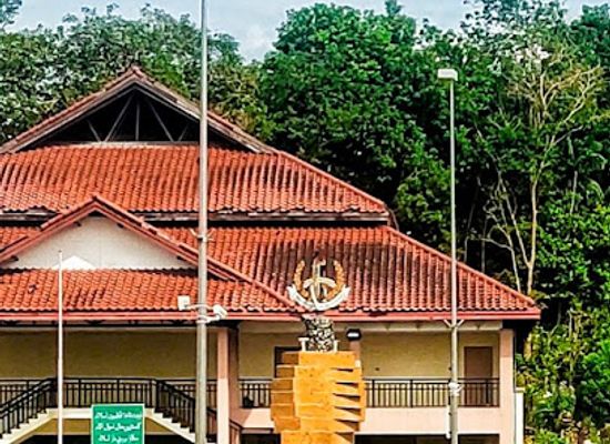 brunei/bandar-seri-begawan/kampong-ayer/landmark/tugu-air-pancur-pggmb