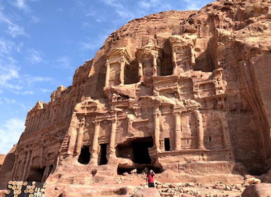 jordan/petra/petra-archaeological-park/landmark/tomb-of-unayshu