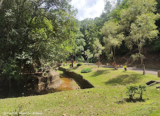 brunei/tutong/landmark/tasek-lama-waterfall