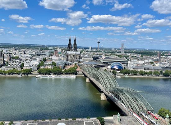 germany/hohenzollern-castle/landmark/hohenzollern-bridge