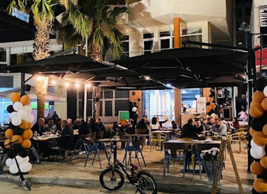 albania/vlore/landmark/pitajoni-souvlaki-bar-food