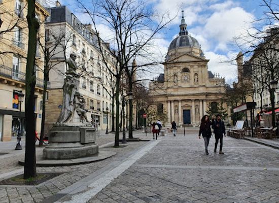 france/paris/latin-quarter/landmark/statue-auguste-comte
