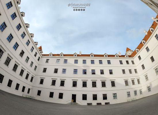 slovakia/bratislava/landmark/well