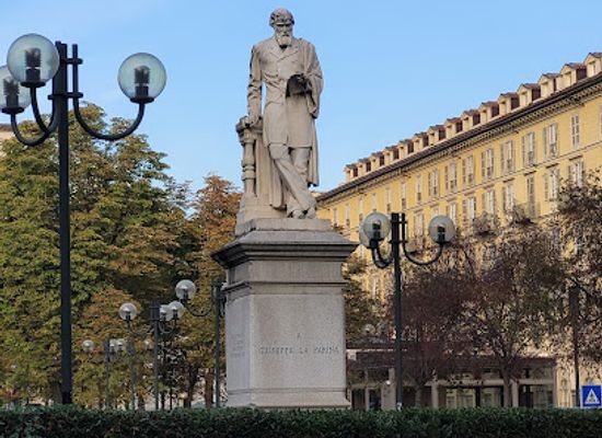 italy/turin/landmark/monumento-a-giuseppe-la-farina