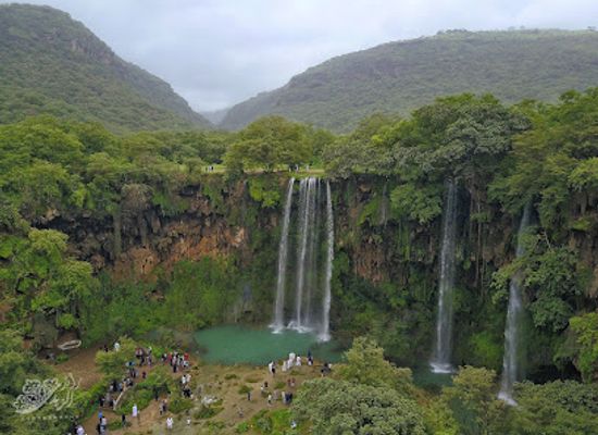 oman/dhofar-region/landmark/ayn-athum-waterfalls