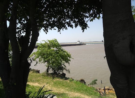 paraguay/rio-paraguay/landmark/mastil-hermandad-argentina-paraguay