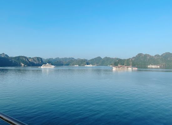 vietnam/ha-long/landmark/tuan-chau-bay-view-beach