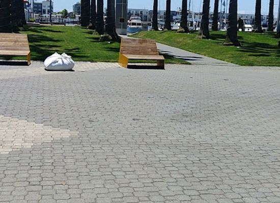 california/oakland/jack-london-square/landmark/the-embrace