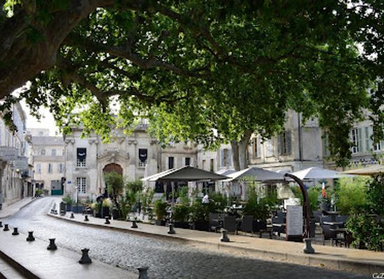 france/avignon/landmark/place-crillon