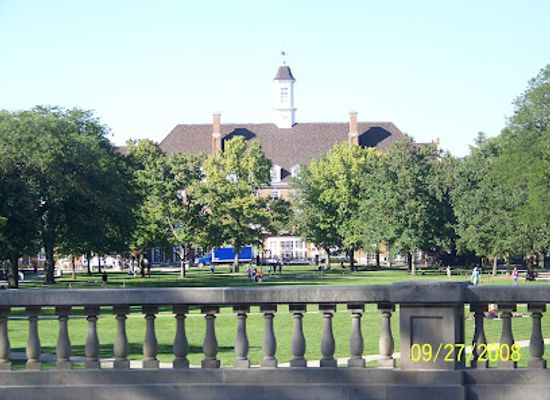 illinois/quad-cities/landmark/main-quad