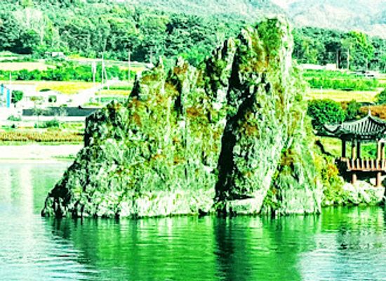 south-korea/south-chungcheong-province/landmark/dodamsambong-peaks