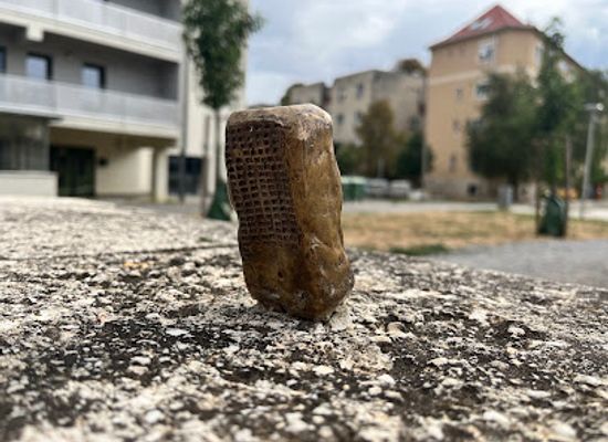 hungary/mecsek/landmark/25-emeletes-magashaz-szobra