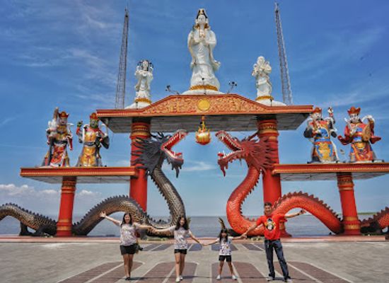 indonesia/surabaya/kenjeran/landmark/sanggar-agung-temple