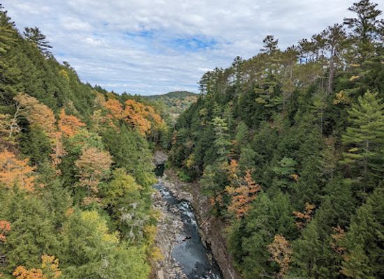vermont/quechee-gorge/landmark/quechee-gorge-gifts-sportswear