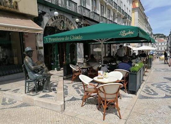 portugal/estremadura/landmark/fernando-pessoa