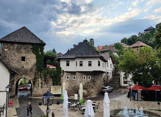bosnia-and-herzegovina/jajce/landmark/jajce-city-center-fountain
