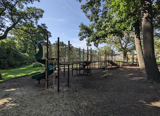 west-virginia/weirton/landmark/marland-heights-park-and-margaret-manson-weir-memorial-pool