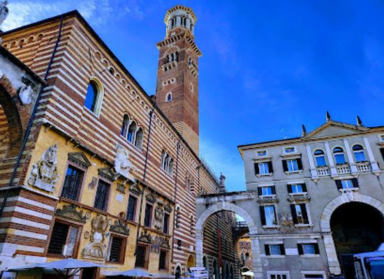 italy/verona/landmark/piazza-dei-signori