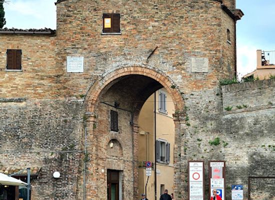 italy/urbino/landmark/porta-santa-lucia