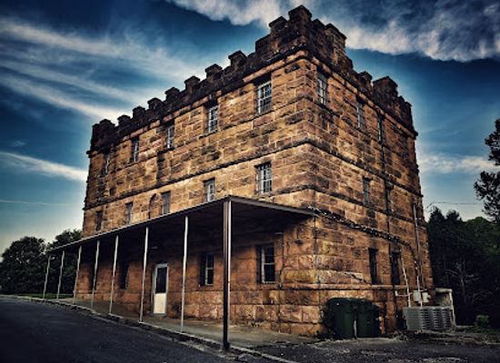 tennessee/appalachian-mountains/landmark/historic-scott-county-jail