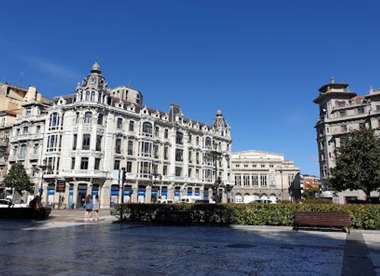 spain/oviedo/landmark/estatua-de-mafalda