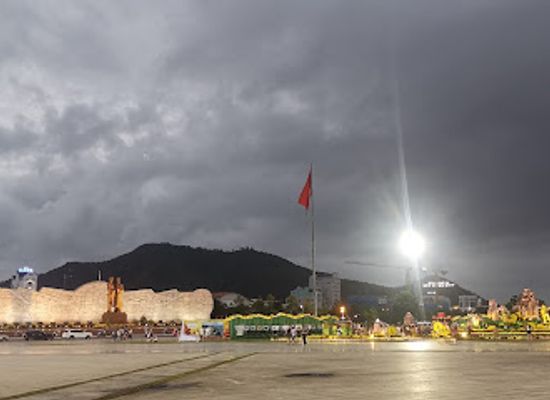 vietnam/quy-nhon/landmark/quang-truong-quy-nhon