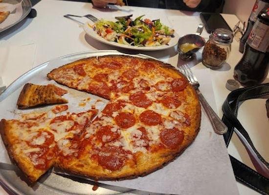 connecticut/danbury/landmark/michael-angelo-s-pizzeria