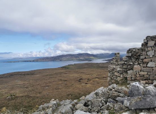 ireland/county-galway/landmark/cleggan-head