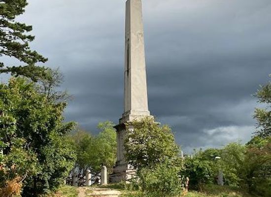 slovenia/izola/landmark/obelisk