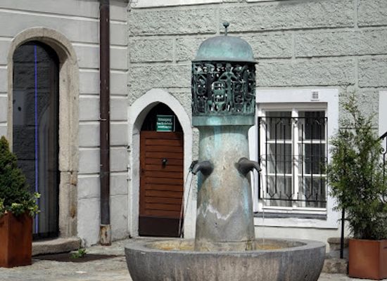 austria/linz/landmark/brunnen-vor-dem-landhaus