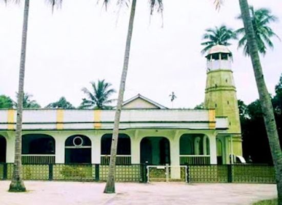 malaysia/kuala-terengganu/landmark/minaret-in-pagodestijl-te-kampung-tok-ku