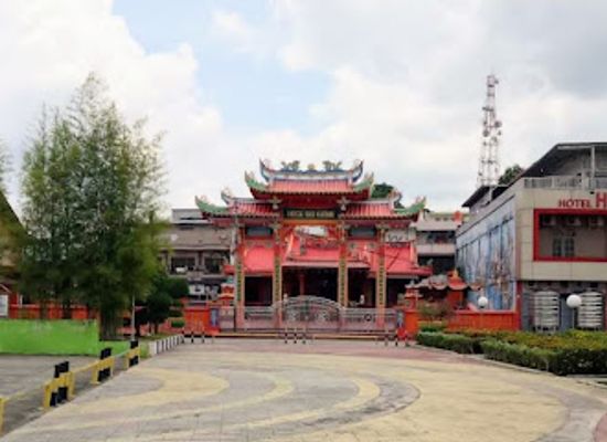 indonesia/sumatra/landmark/shanmen-kongmiao-poort-in-het-sultanaat-van-siak