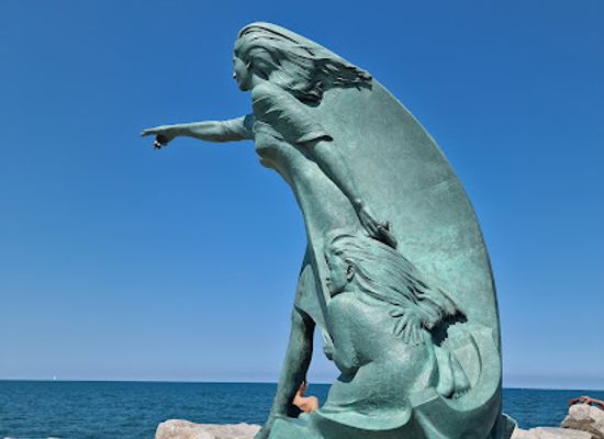 italy/rimini/landmark/monumento-alle-mogli-dei-marinai